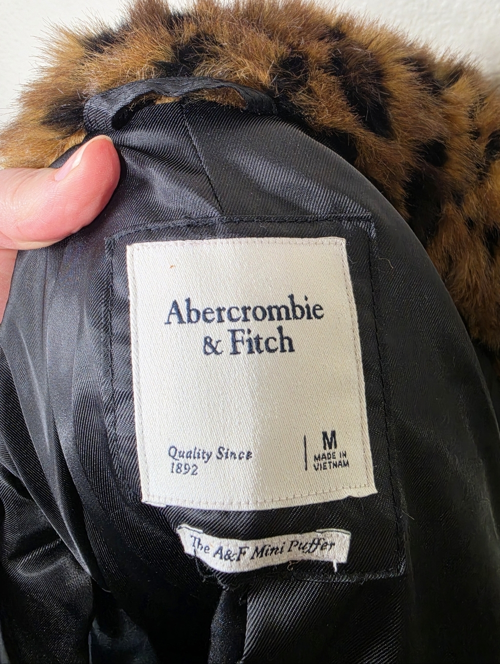 Abercrombie & Fitch Leopard Print Puffer Jacket M - Picture 4 of 5